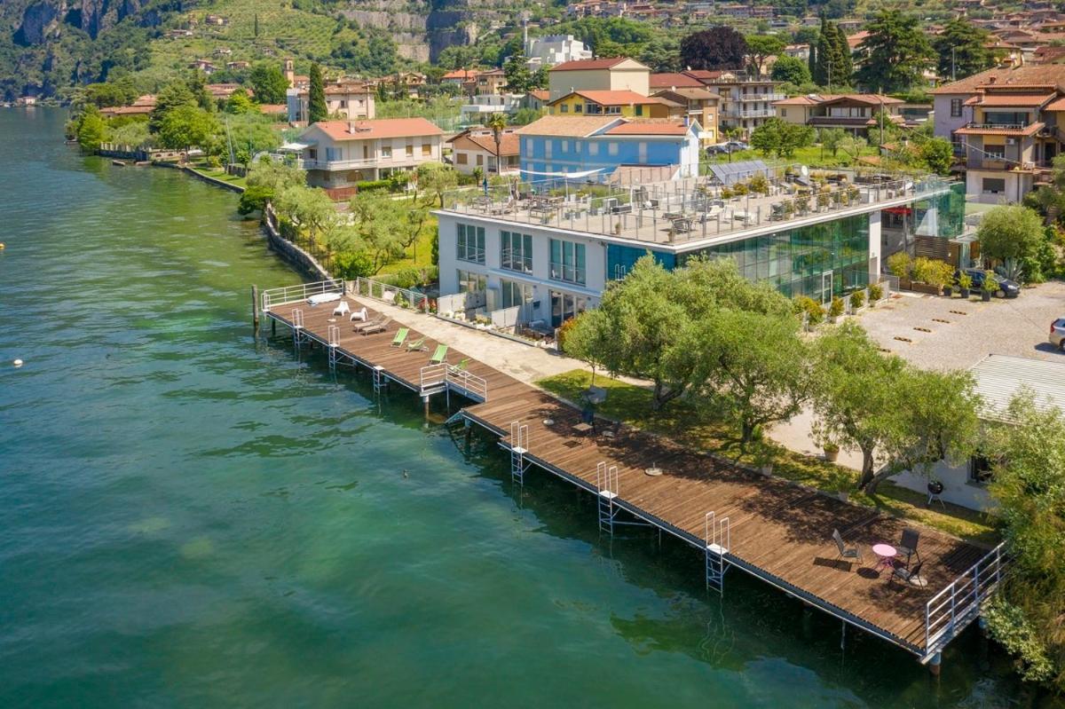 מארונה Direttamente Al Lago Apartments מראה חיצוני תמונה